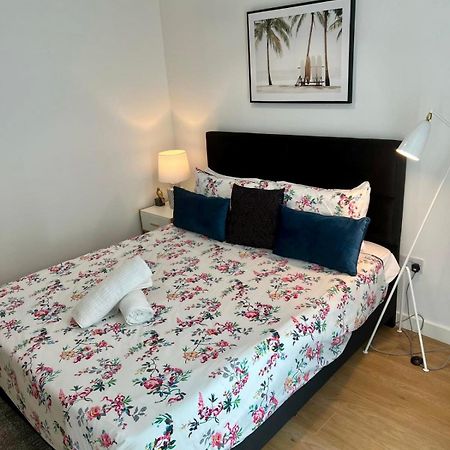 Spacious Urban Gem Apartment With Parking Μπράκνελ Εξωτερικό φωτογραφία