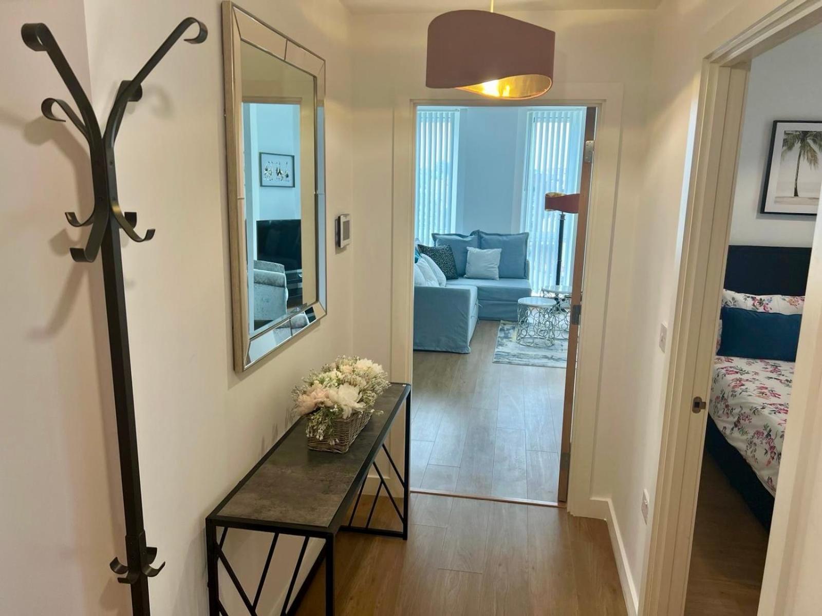 Spacious Urban Gem Apartment With Parking Μπράκνελ Εξωτερικό φωτογραφία